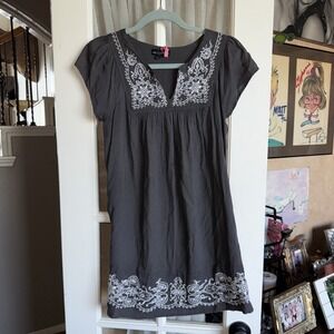 ONE CLOTHING Women Medium Gray Tunic Top Blouse Cap Sleeve Embroidered 5543